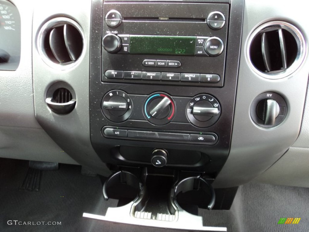 2004 F150 XLT SuperCab - Oxford White / Medium Graphite photo #23