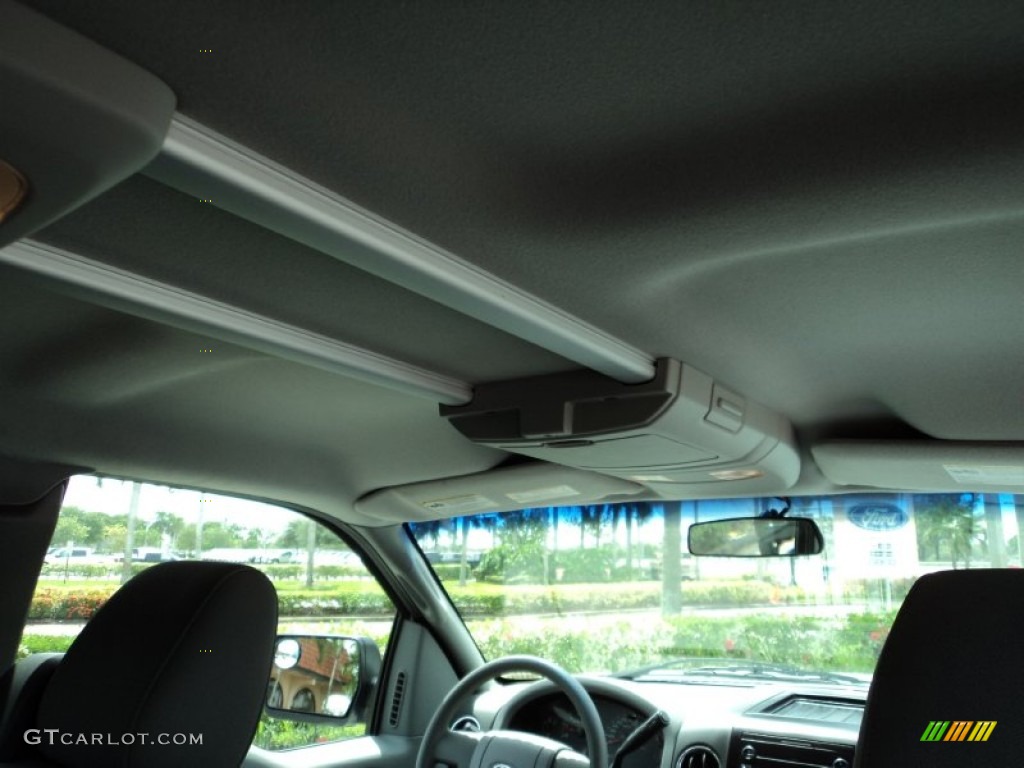 2004 F150 XLT SuperCab - Oxford White / Medium Graphite photo #25
