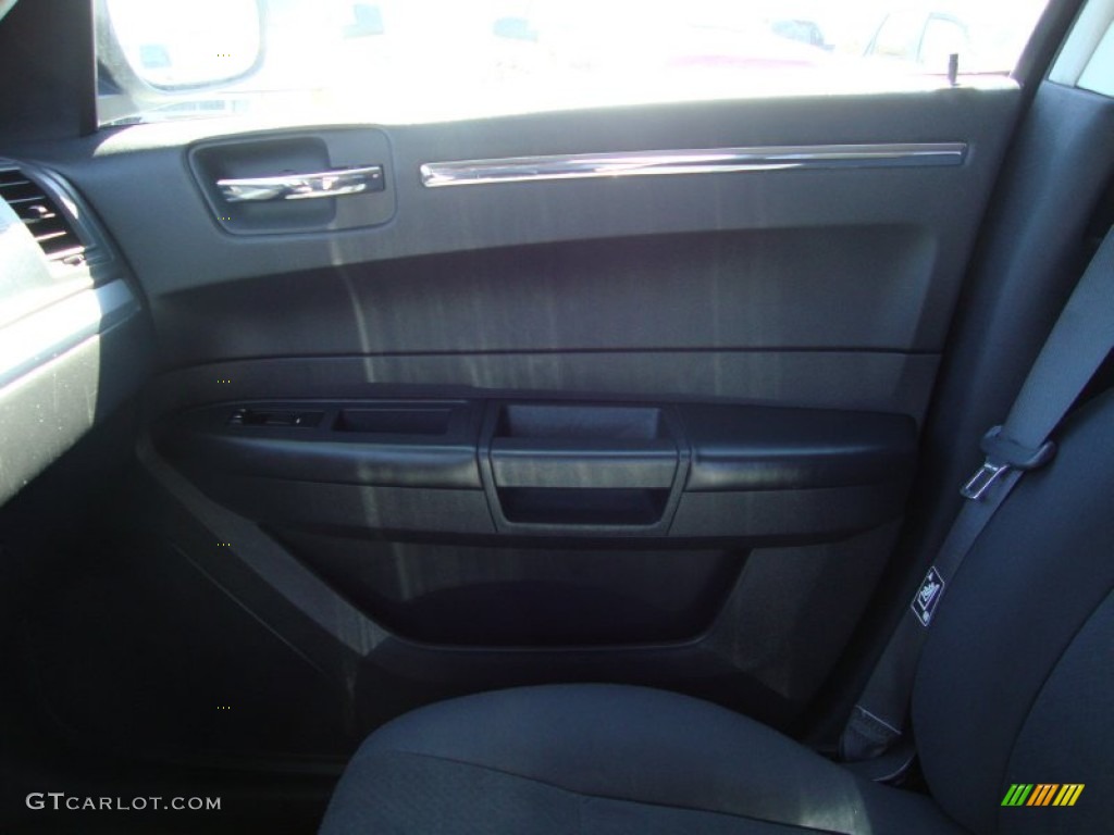 2010 300 Touring - Bright Silver Metallic / Dark Slate Gray photo #17