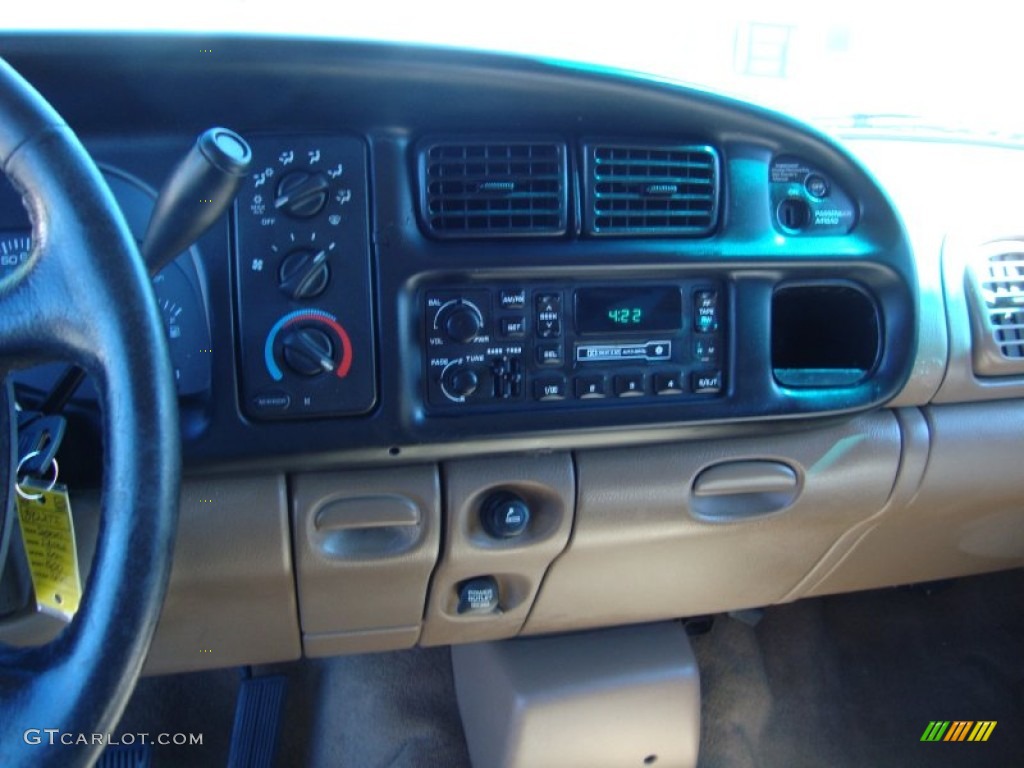 2000 Dodge Ram 1500 SLT Extended Cab Controls Photo #69413767