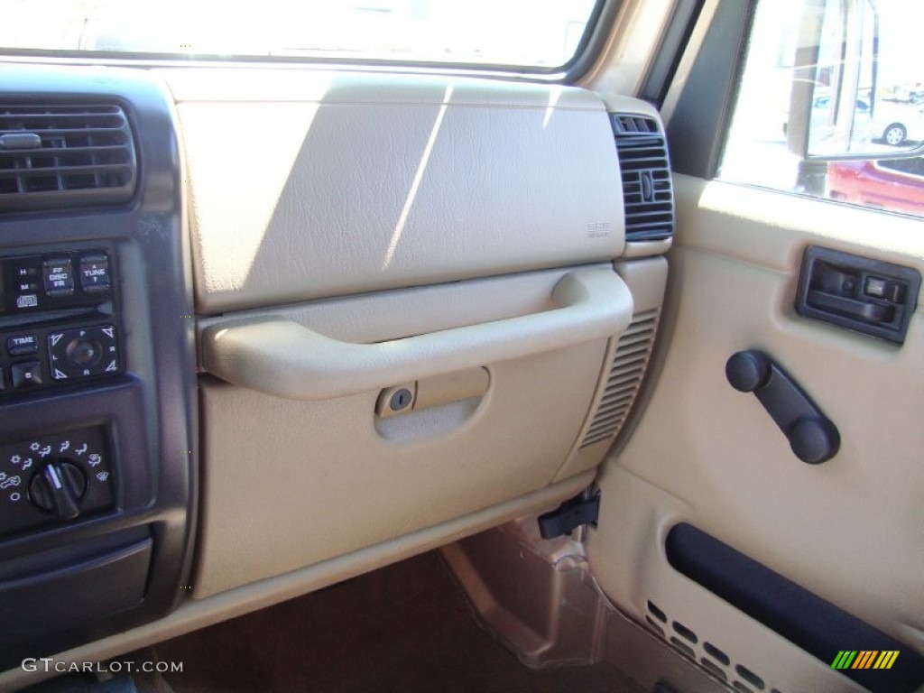 2000 Wrangler Sahara 4x4 - Desert Sand Pearl / Camel/Dark Green photo #13