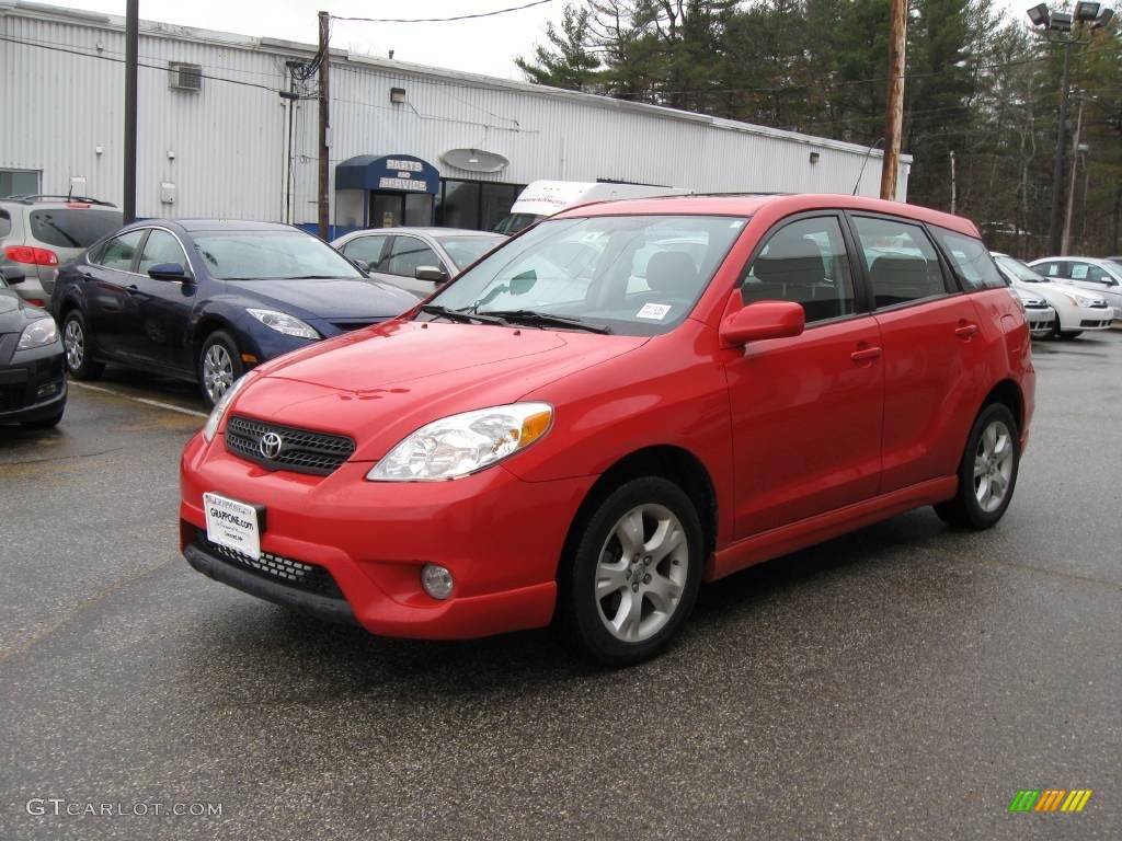 2005 Matrix XR AWD - Radiant Red / Dark Gray photo #10