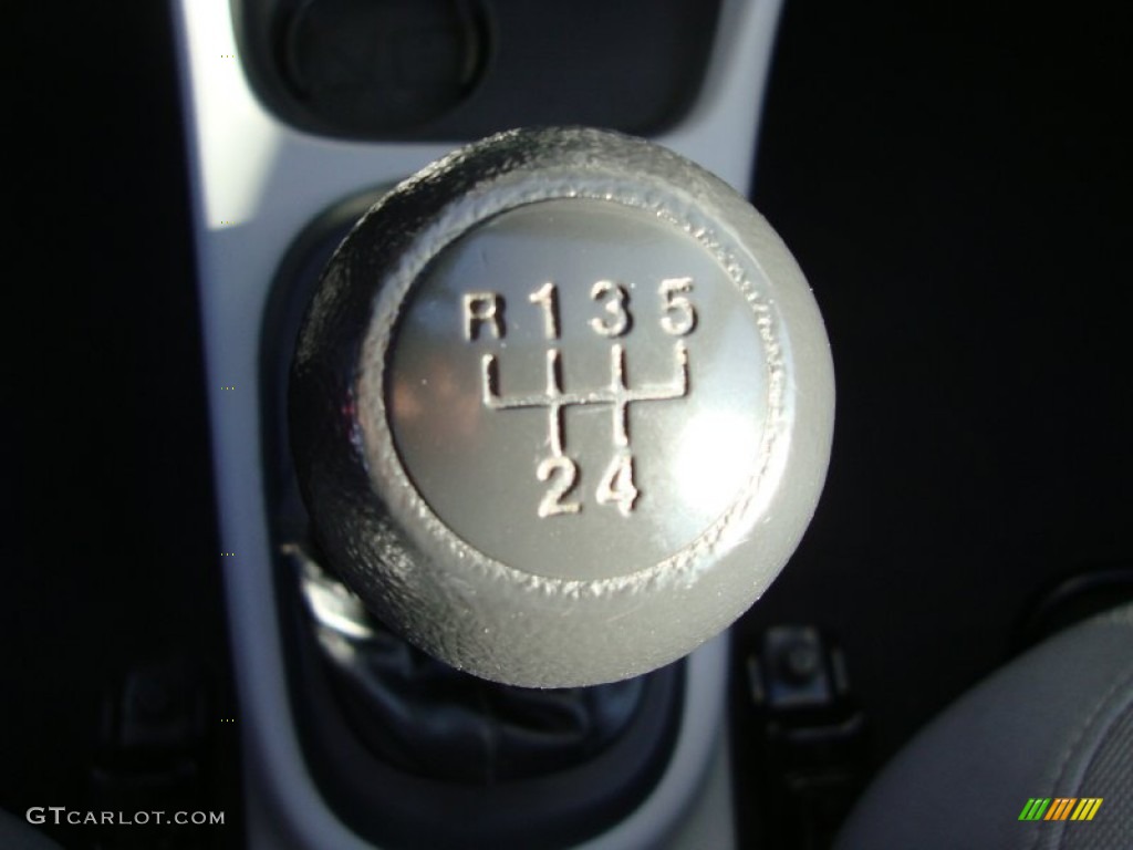2009 Hyundai Accent GLS 4 Door Transmission Photos