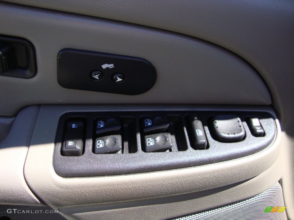 2004 Tahoe LS - Summit White / Gray/Dark Charcoal photo #10