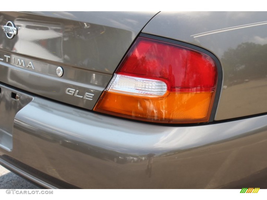 1998 Nissan Altima GLE Marks and Logos Photos