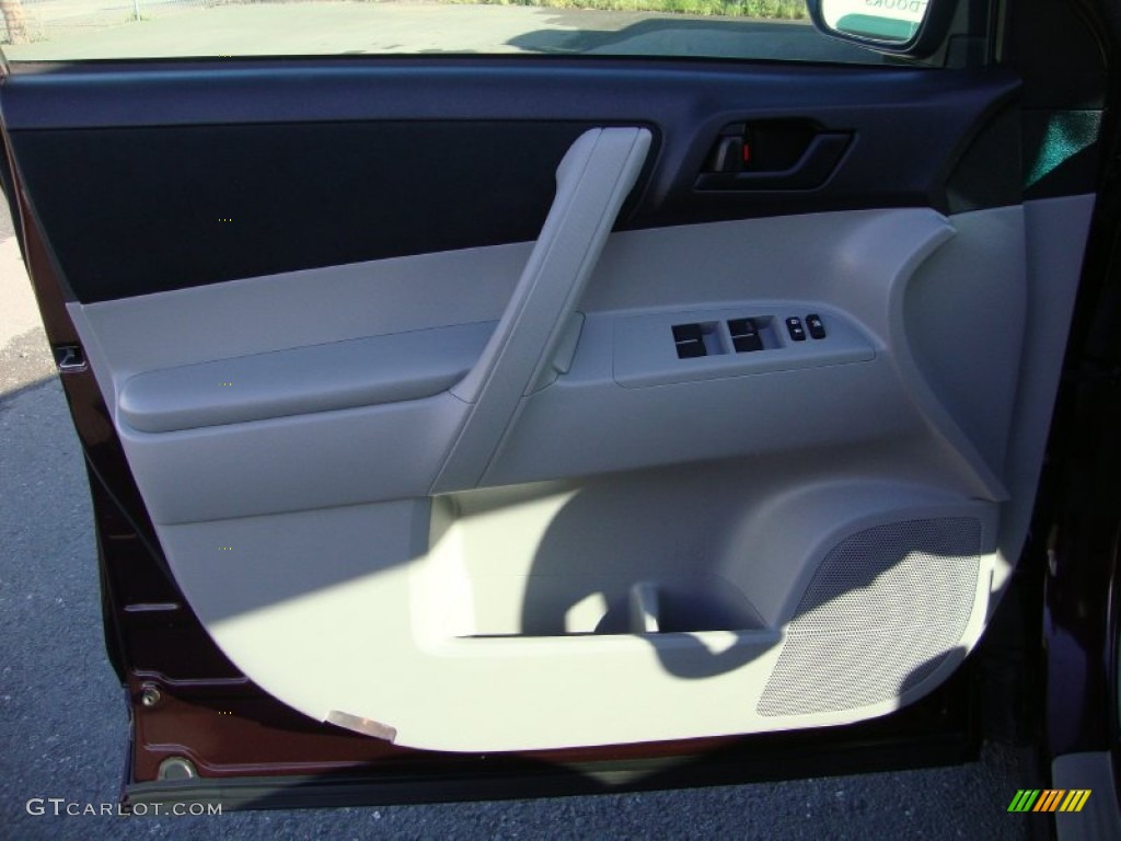 2011 Highlander V6 4WD - Sizzling Crimson Mica / Ash photo #9