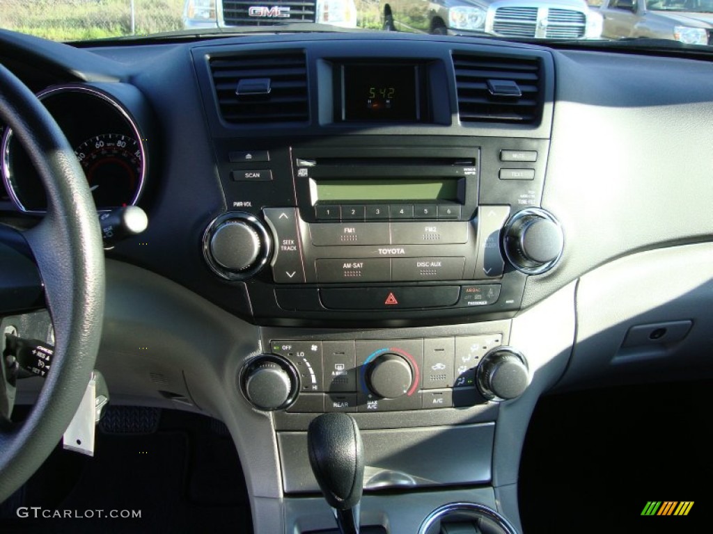 2011 Toyota Highlander V6 4WD Controls Photo #69418288