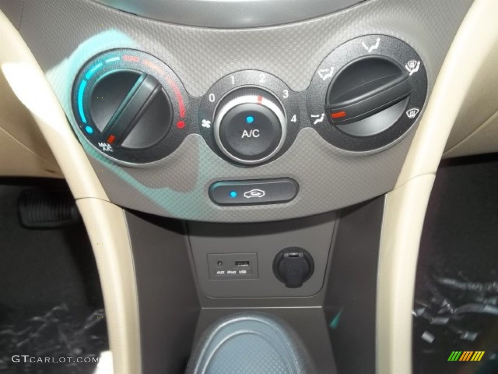 2013 Hyundai Accent GLS 4 Door Controls Photo #69419404