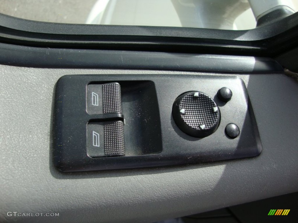 1999 EuroVan GLS - Arctic White / Gray photo #10