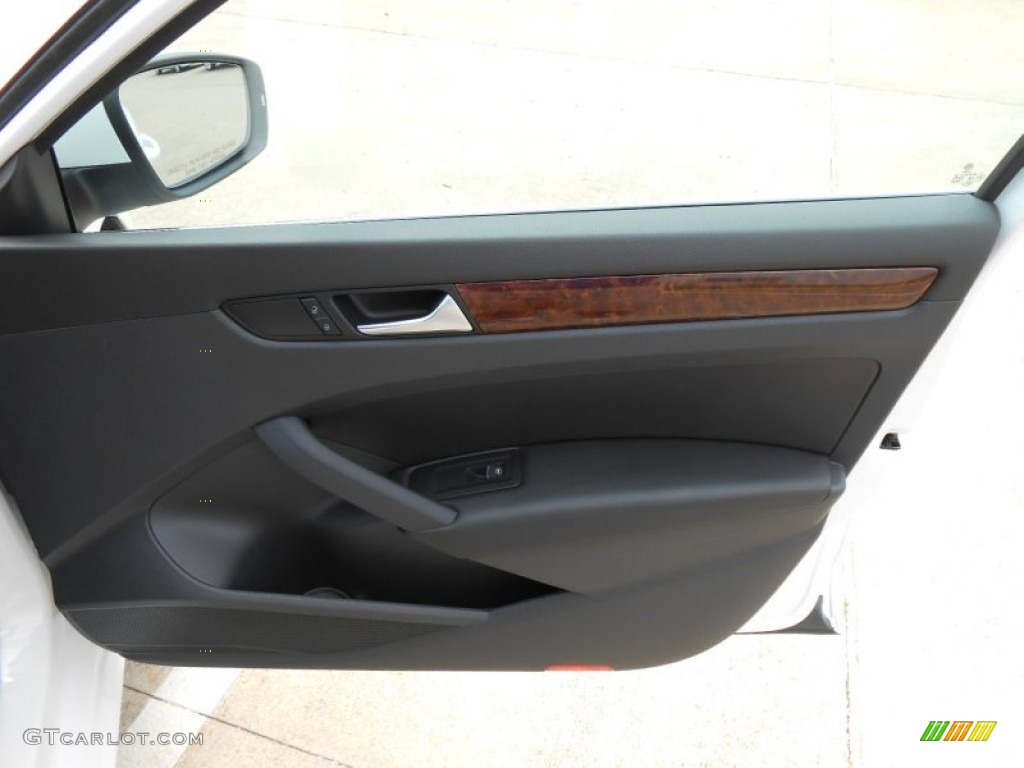 2013 Volkswagen Passat 2.5L SEL Titan Black Door Panel Photo #69420049