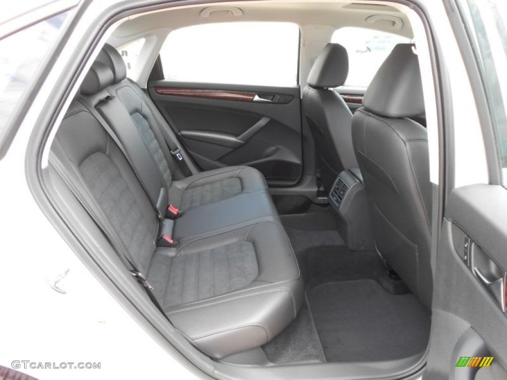 Titan Black Interior 2013 Volkswagen Passat 2.5L SEL Photo #69420067