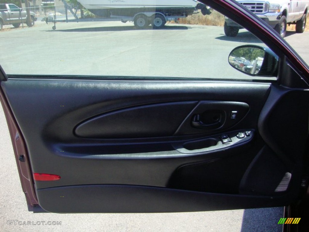 2004 Chevrolet Monte Carlo SS Ebony Black Door Panel Photo #69421474