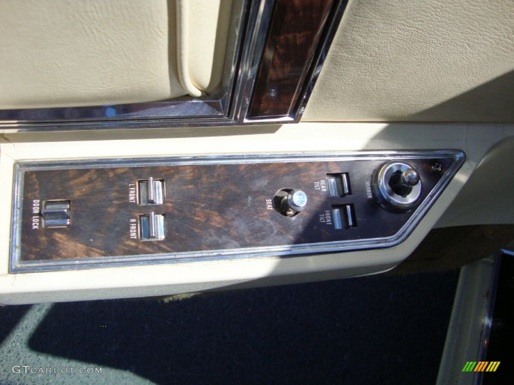 1979 Lincoln Continental Mark V Cream Door Panel Photo #69421981