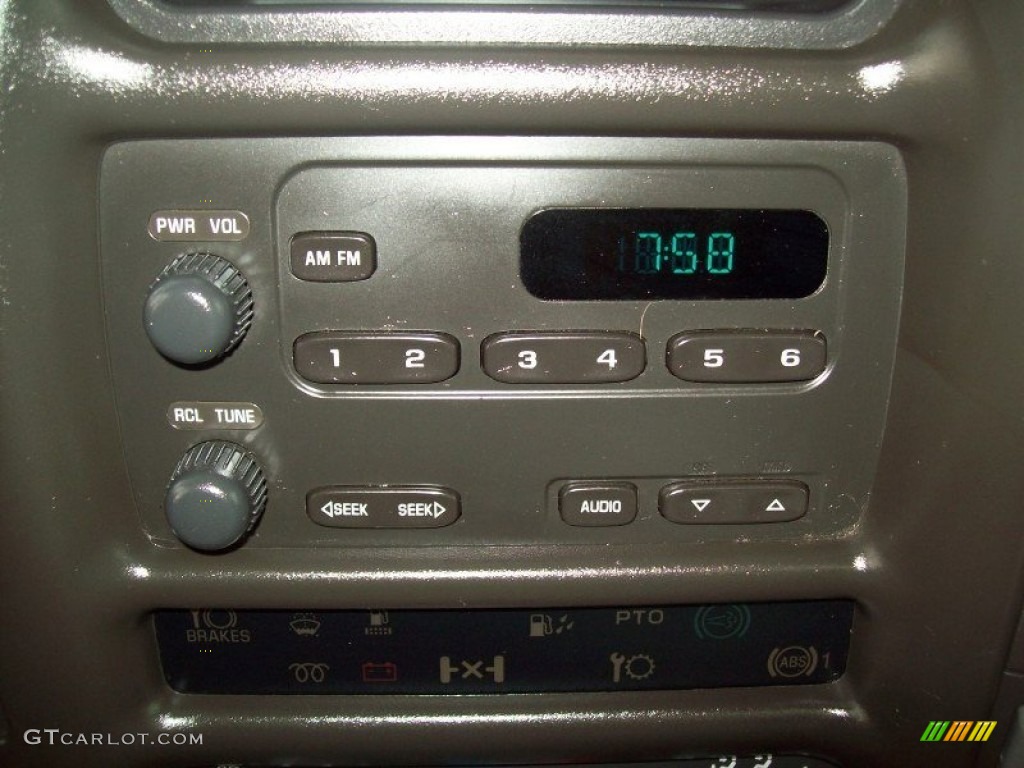 2009 GMC C Series Topkick C5500 Regular Cab Chassis Audio System Photo #69424222