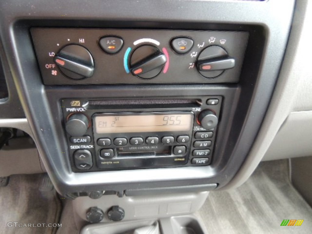 2004 Toyota Tacoma SR5 Xtracab 4x4 Controls Photos