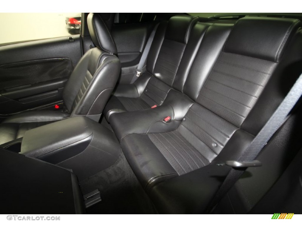 Dark Charcoal Interior 2006 Ford Mustang GT Premium Coupe Photo #69429241