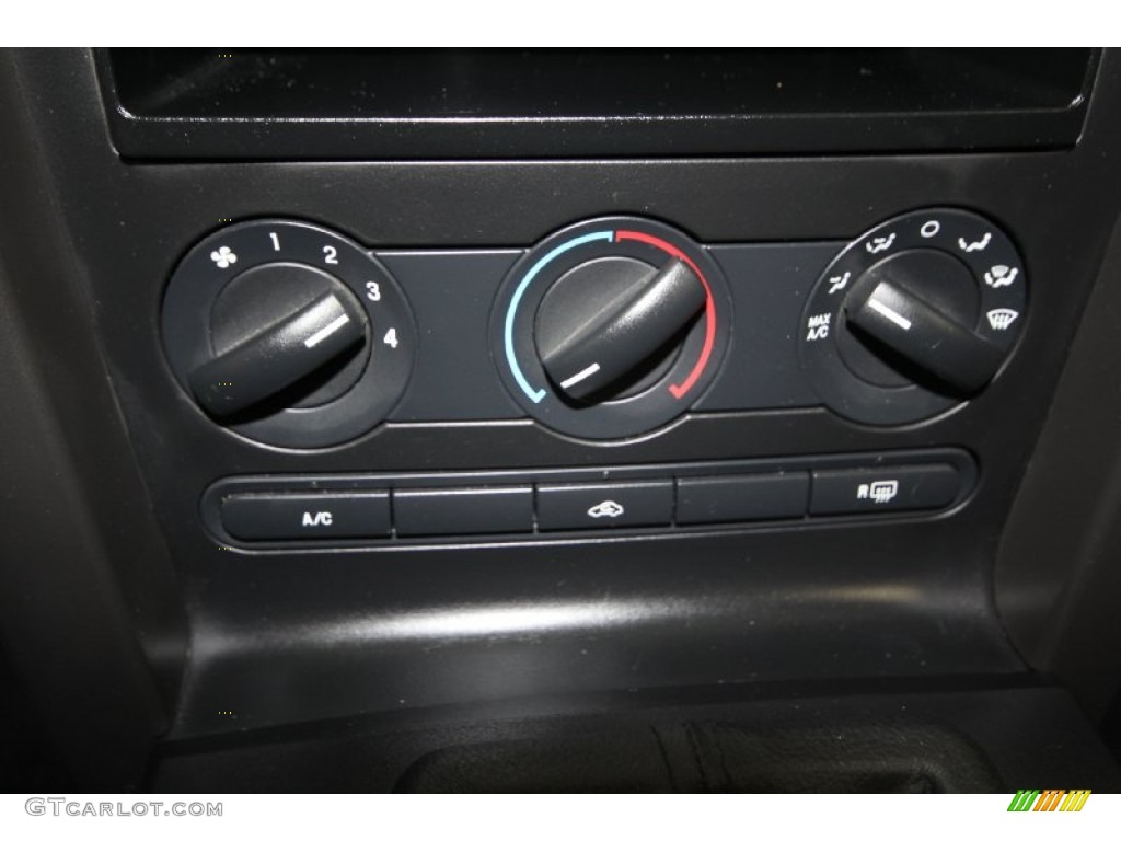 2006 Ford Mustang GT Premium Coupe Controls Photo #69429301