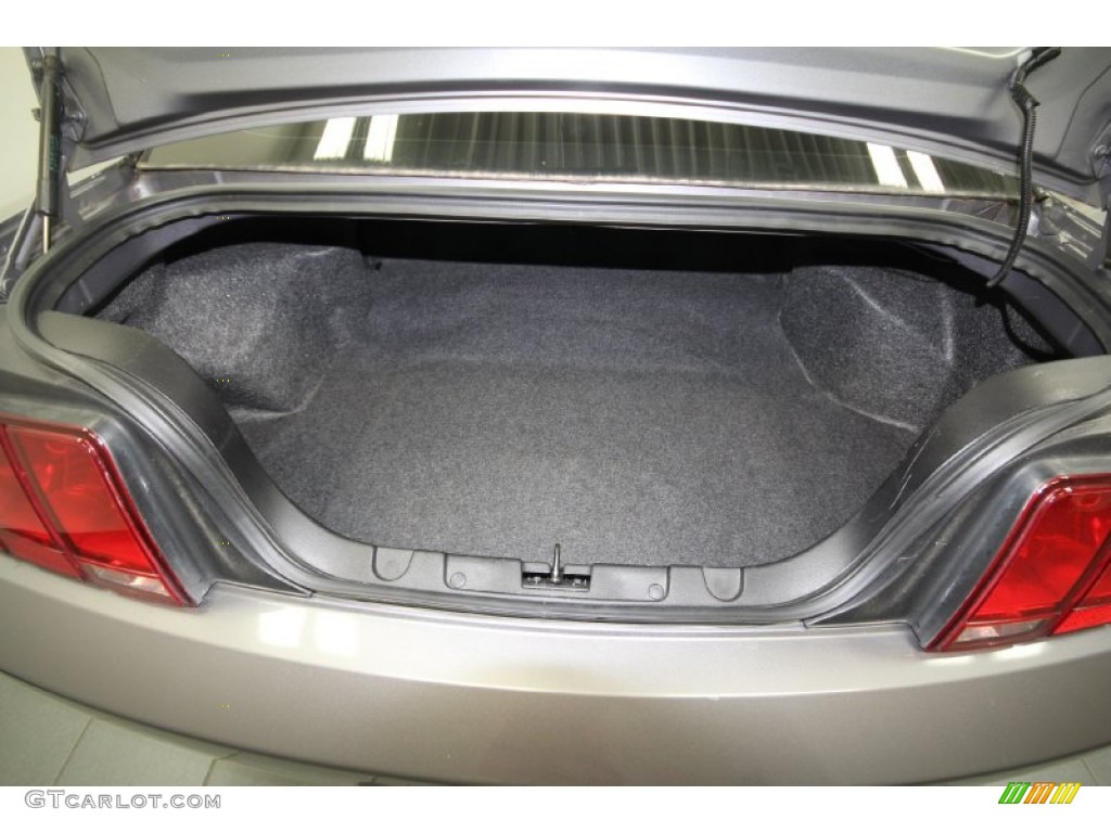2006 Ford Mustang GT Premium Coupe Trunk Photo #69429358