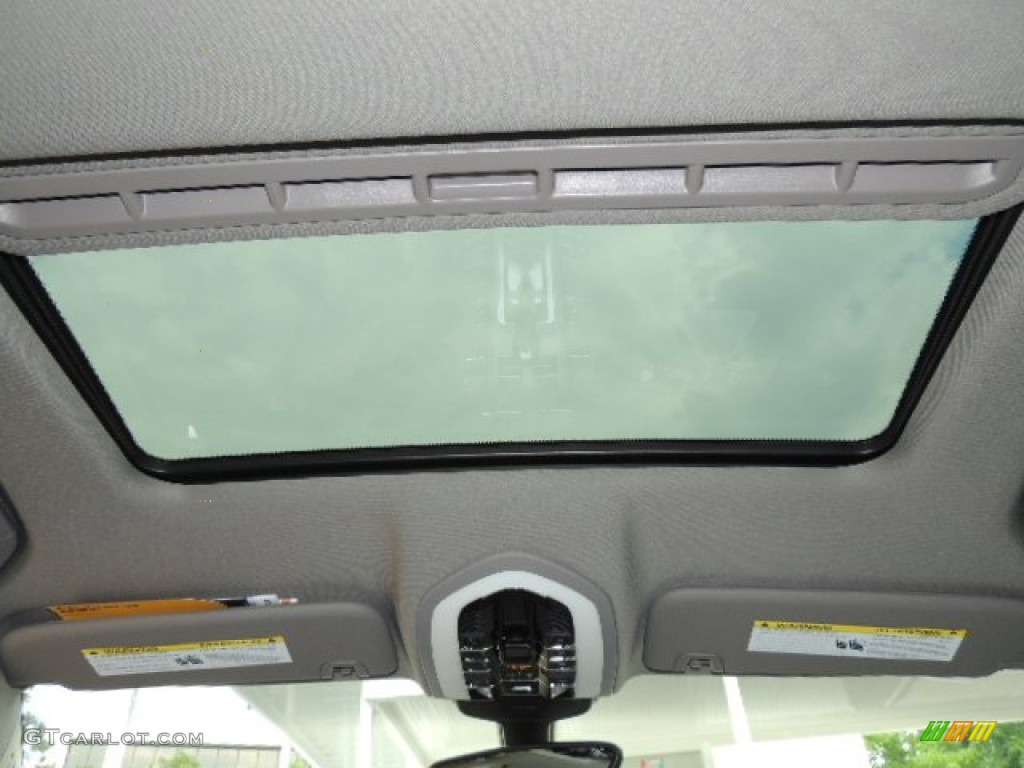2013 Porsche Panamera 4 Sunroof Photos
