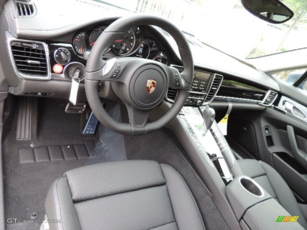 Black Interior 2013 Porsche Panamera 4 Photo #69430897