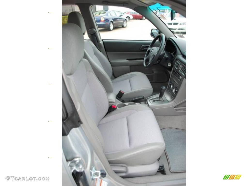 2004 Forester 2.5 X - Platinum Silver Metallic / Gray photo #25