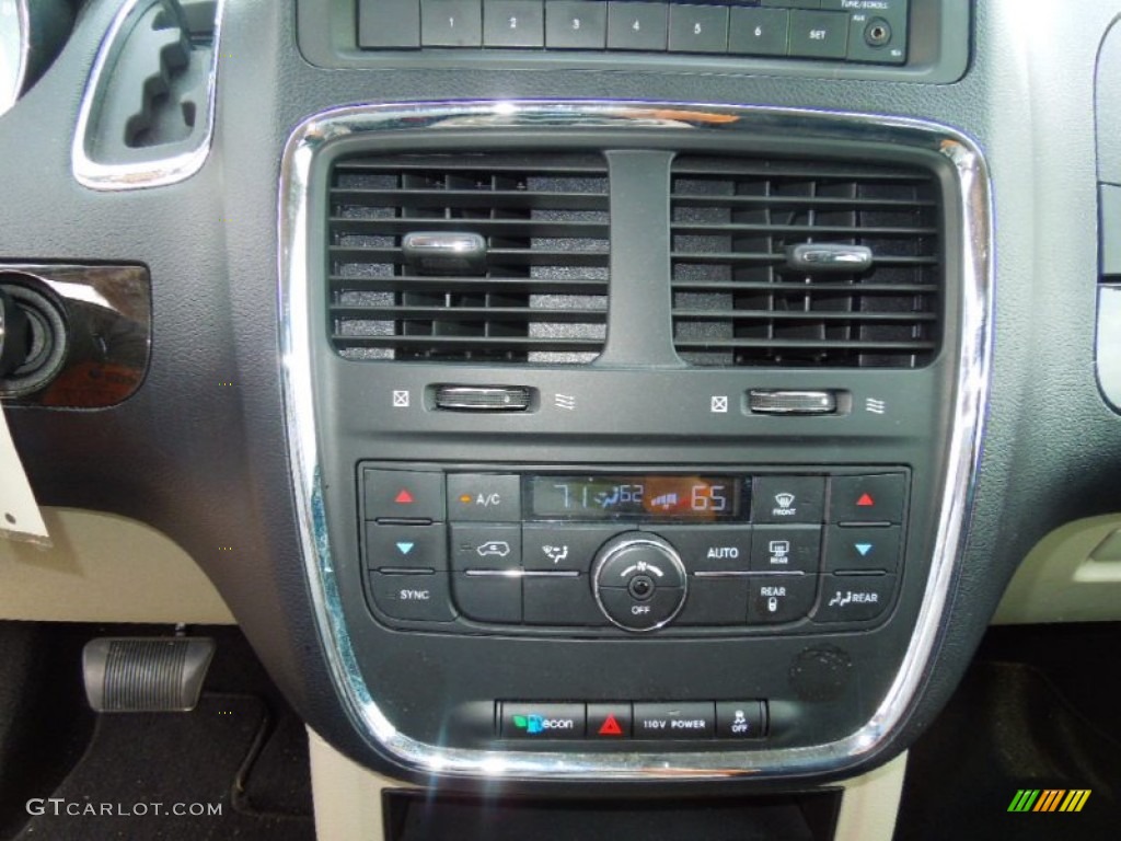 2012 Grand Caravan Crew - Stone White / Black/Light Graystone photo #12