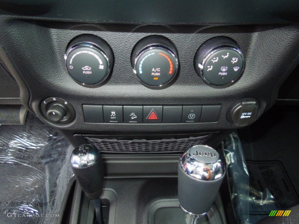 2013 Jeep Wrangler Unlimited Sahara 4x4 Controls Photo #69437914