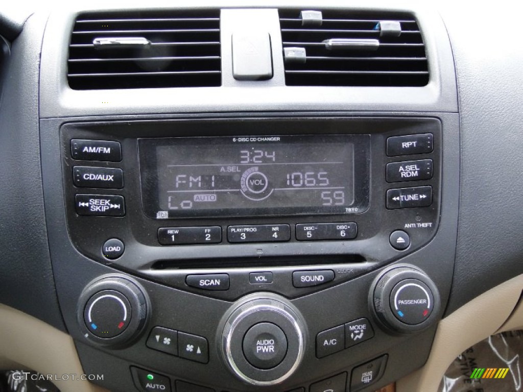 2003 Honda Accord EX-L Coupe Audio System Photo #69440170