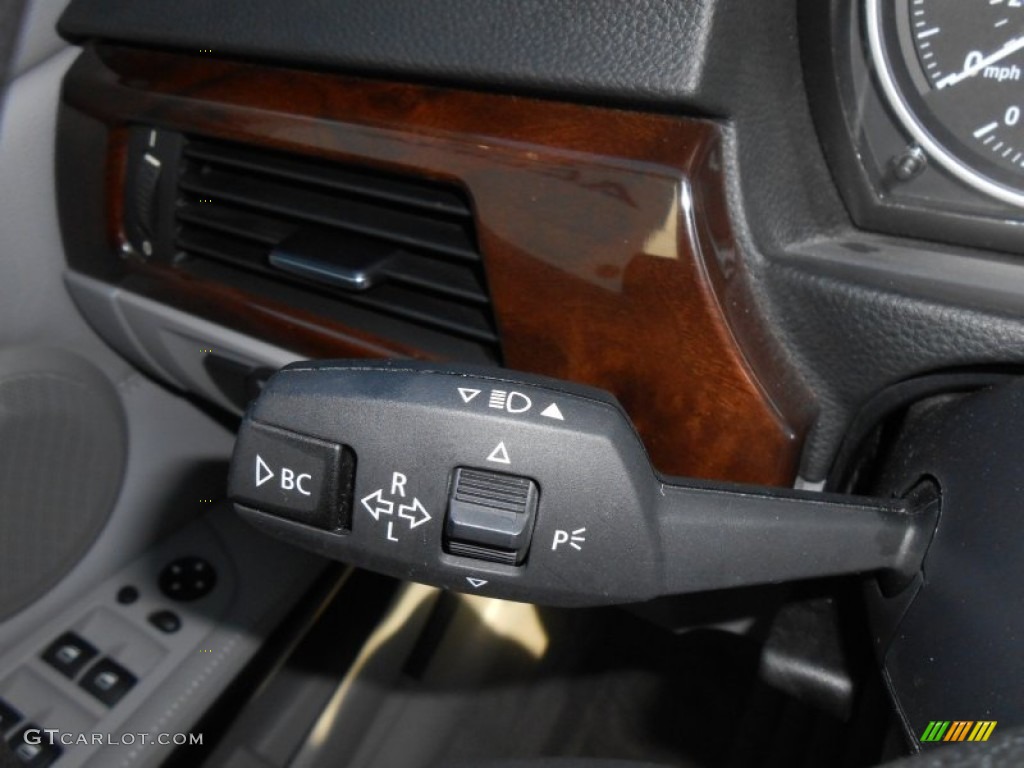 2011 BMW 3 Series 328i Sedan Controls Photo #69440263