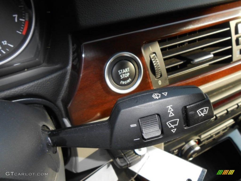 2011 BMW 3 Series 328i Sedan Controls Photo #69440278