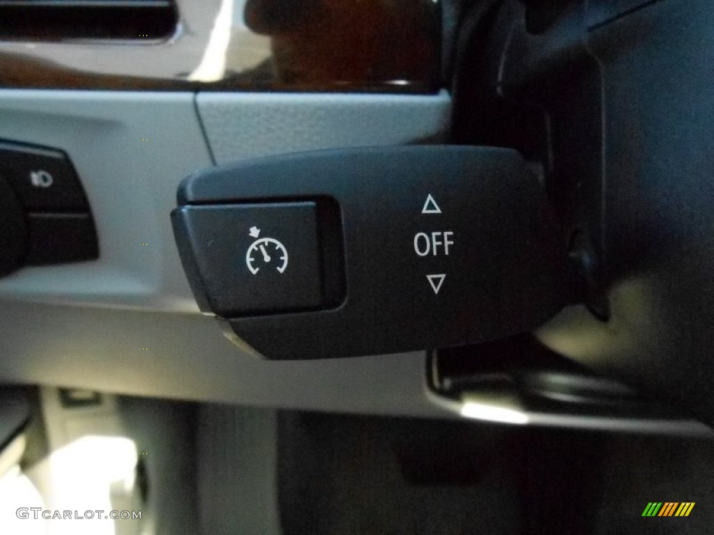 2011 BMW 3 Series 328i Sedan Controls Photo #69440287