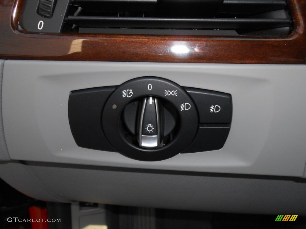 2011 BMW 3 Series 328i Sedan Controls Photo #69440296