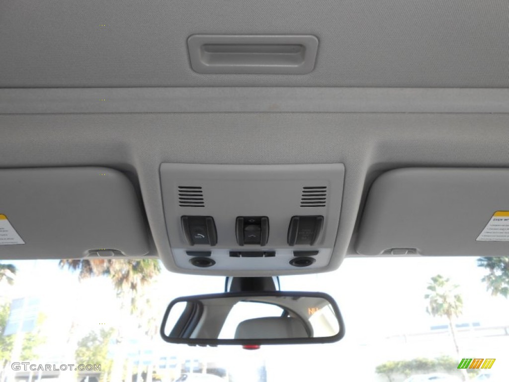 2011 BMW 3 Series 328i Sedan Controls Photo #69440314
