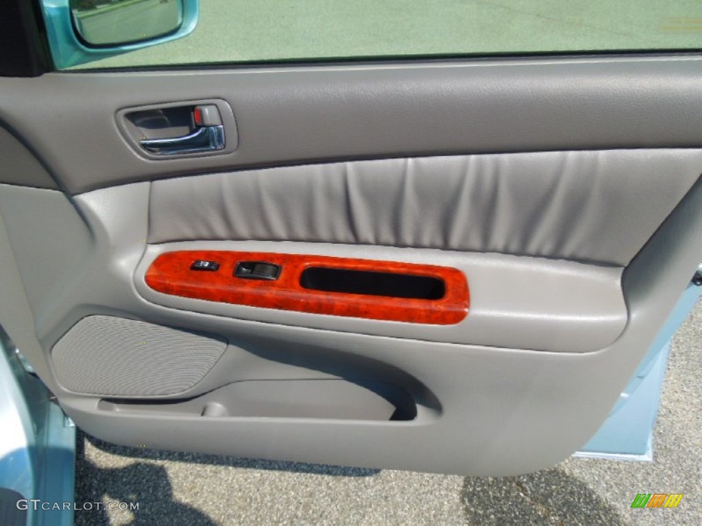 2005 Toyota Camry XLE V6 Gray Door Panel Photo #69441929