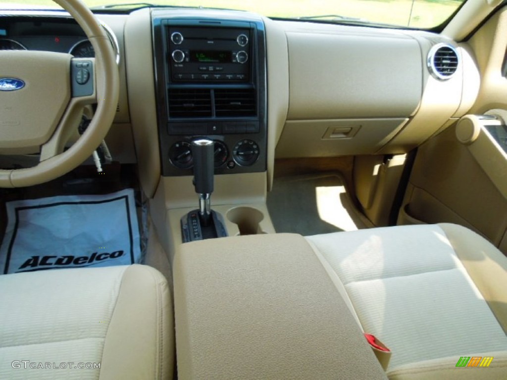 2010 Explorer XLT - Torch Red / Camel photo #17