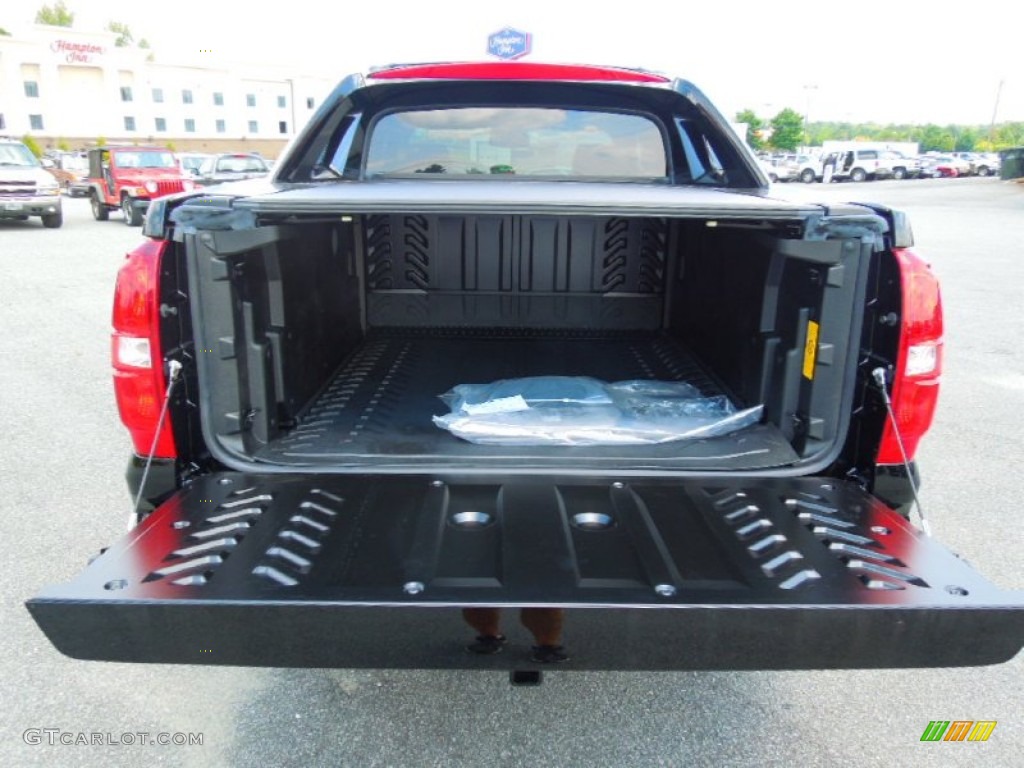 2013 Chevrolet Avalanche LT 4x4 Black Diamond Edition Trunk Photo #69447235