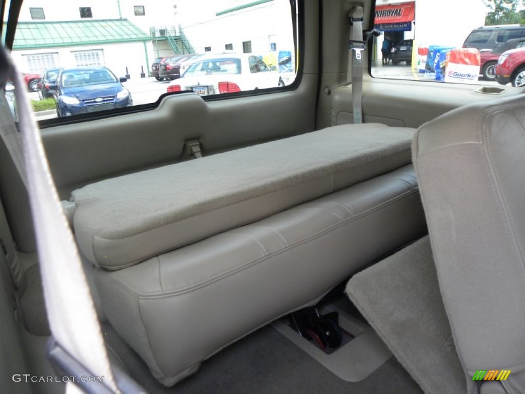 2001 Ford Expedition Eddie Bauer Rear Seat Photo #69449449