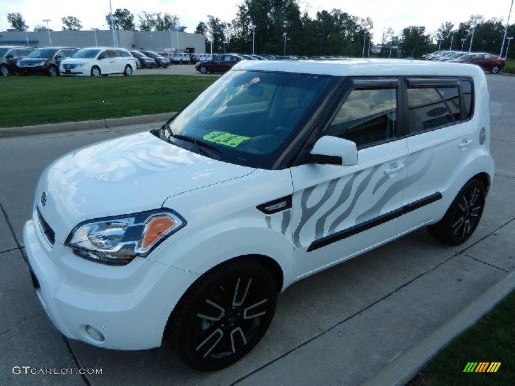 Clear White/Grey Graphics 2011 Kia Soul White Tiger Special Edition Exterior Photo #69453073
