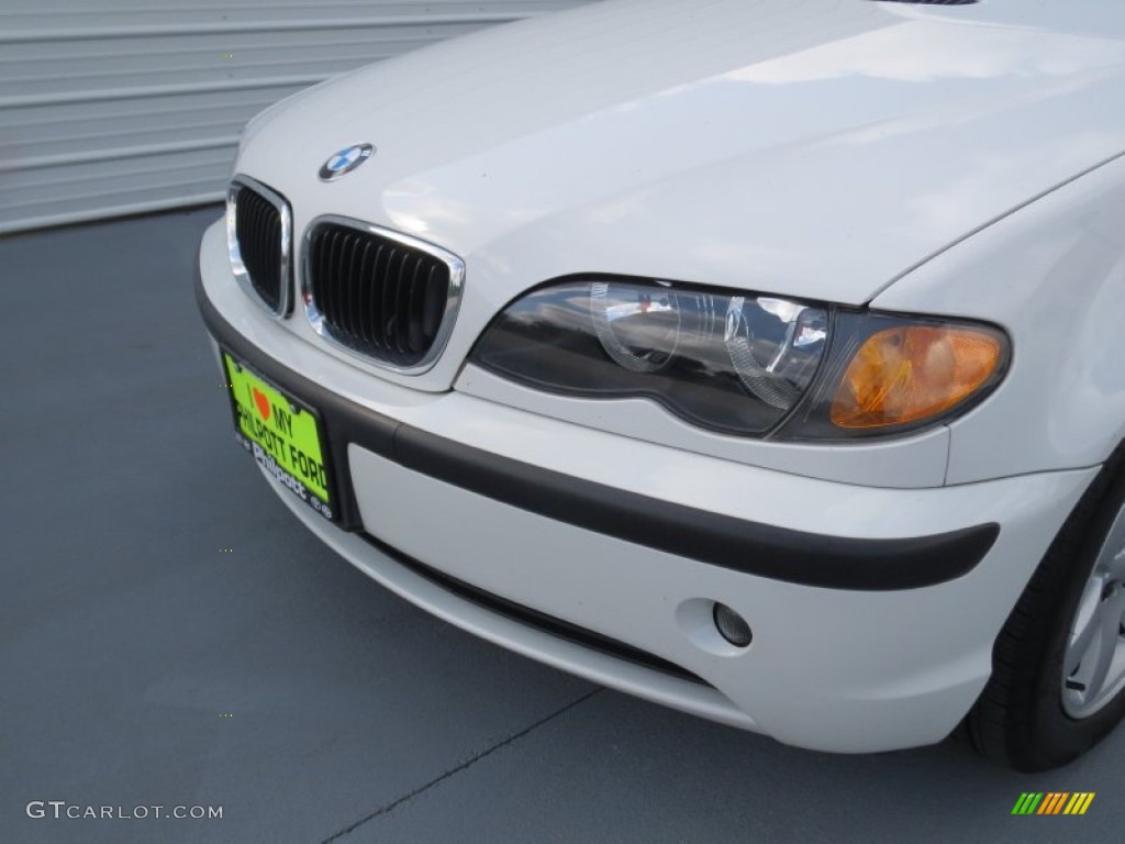 2004 3 Series 325i Sedan - Alpine White / Sand photo #9