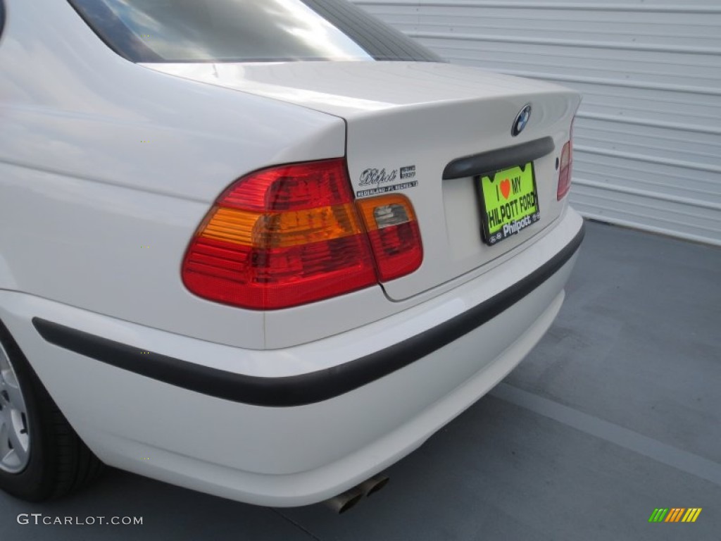 2004 3 Series 325i Sedan - Alpine White / Sand photo #17