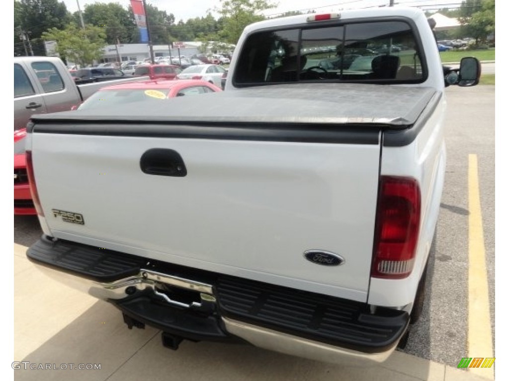 2004 F250 Super Duty XLT SuperCab - Oxford White / Medium Flint photo #3