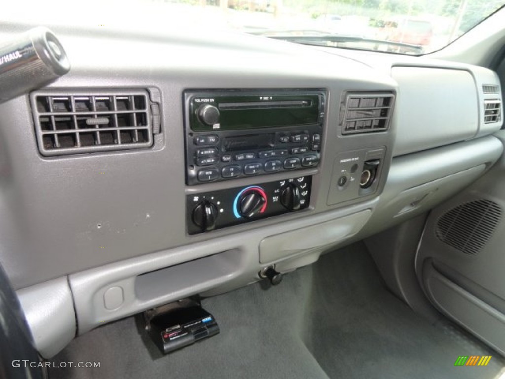 2004 Ford F250 Super Duty XLT SuperCab Medium Flint Dashboard Photo #69455242