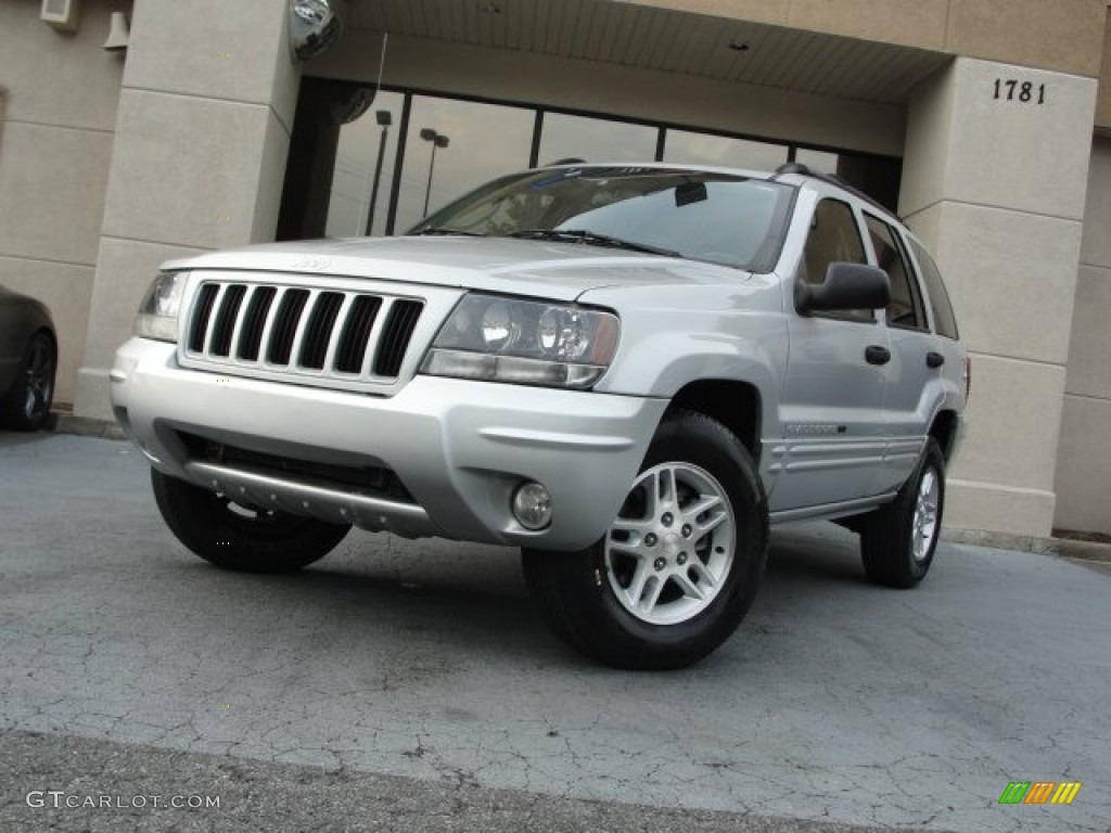 2004 Grand Cherokee Laredo - Bright Silver Metallic / Dark Slate Gray photo #2