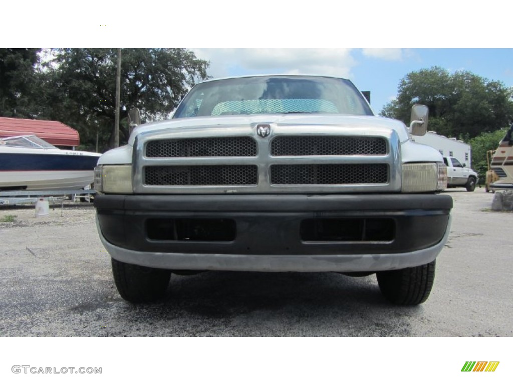 1998 Ram 2500 ST Regular Cab Chassis - Bright White / Dark Gray photo #1