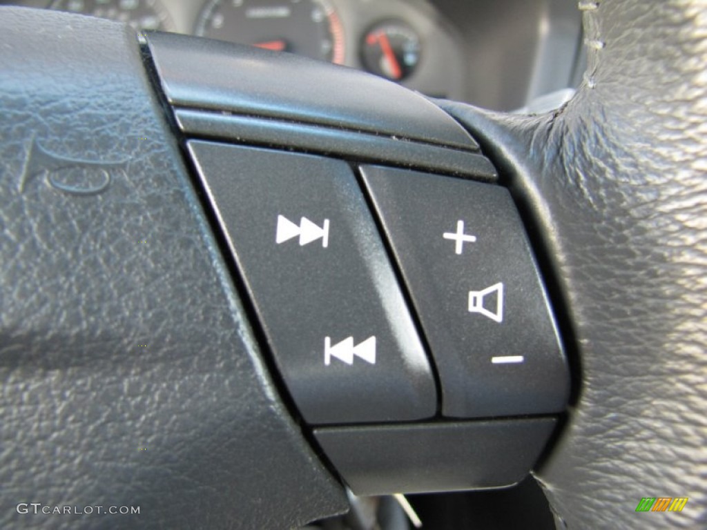2003 Volvo S60 2.4 Controls Photo #69457561
