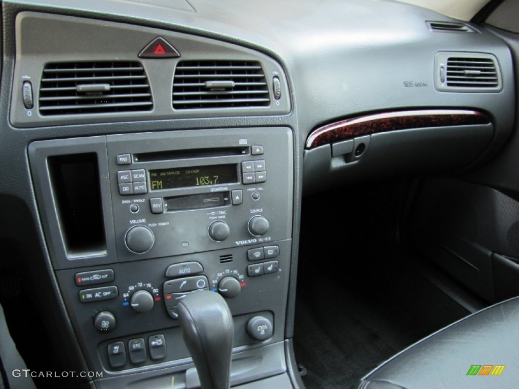 2003 Volvo S60 2.4 Dashboard Photos