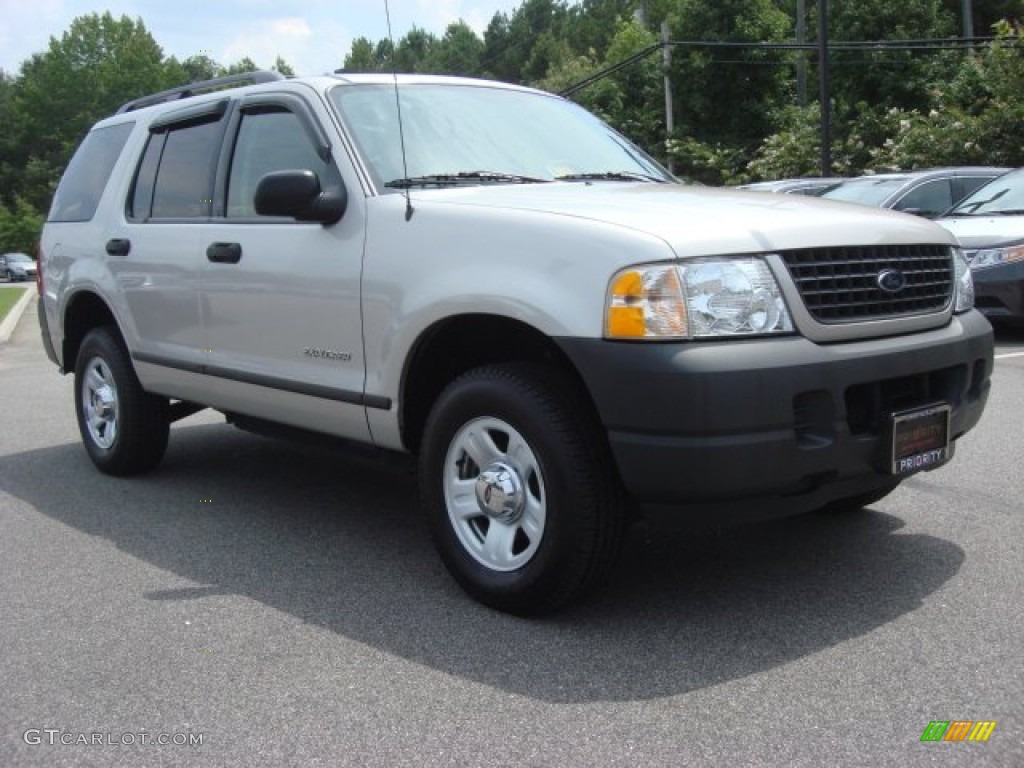 2004 Explorer XLS - Silver Birch Metallic / Graphite photo #8