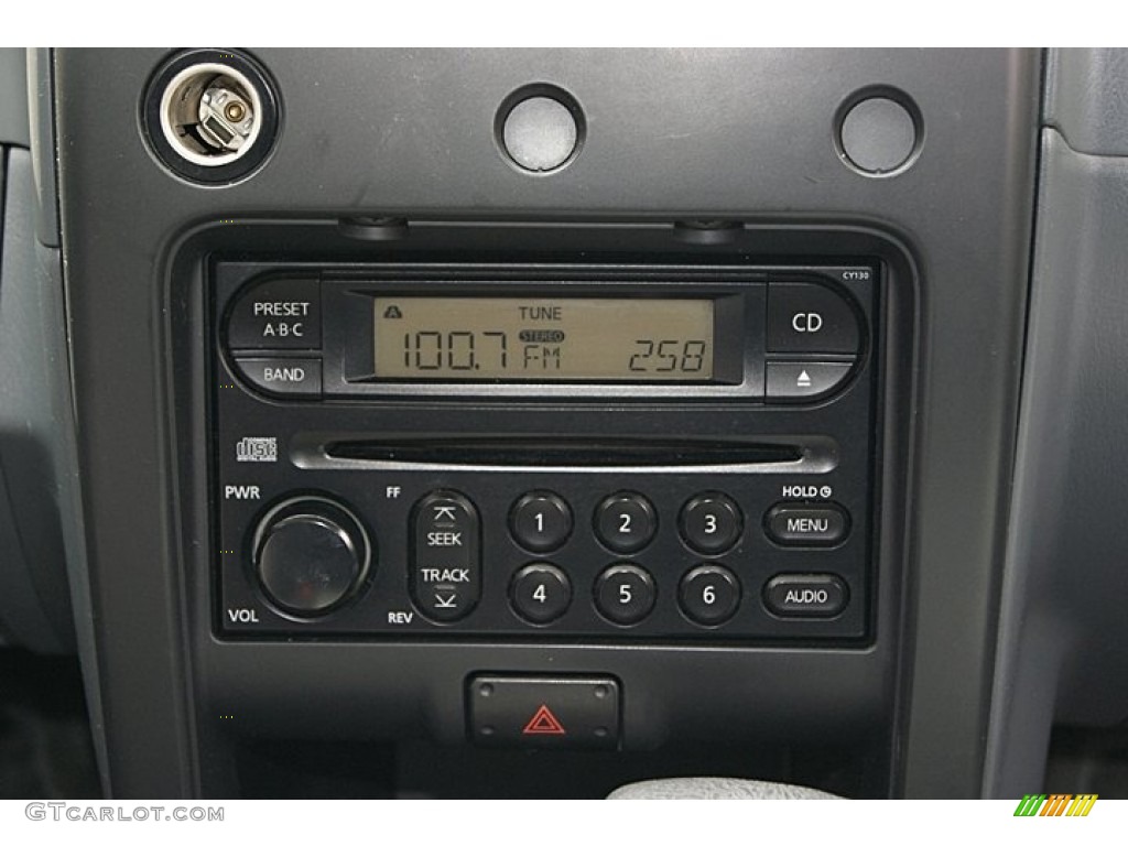 2002 Nissan Xterra XE V6 Audio System Photos
