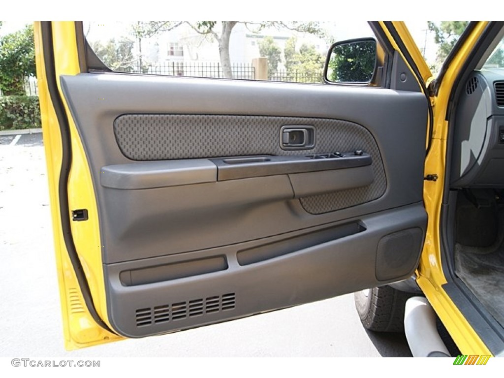 2002 Nissan Xterra XE V6 Gray Celadon Door Panel Photo #69467087