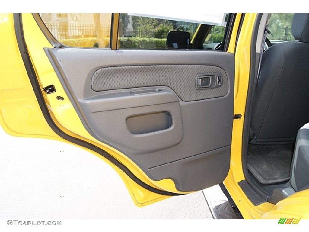2002 Nissan Xterra XE V6 Door Panel Photos